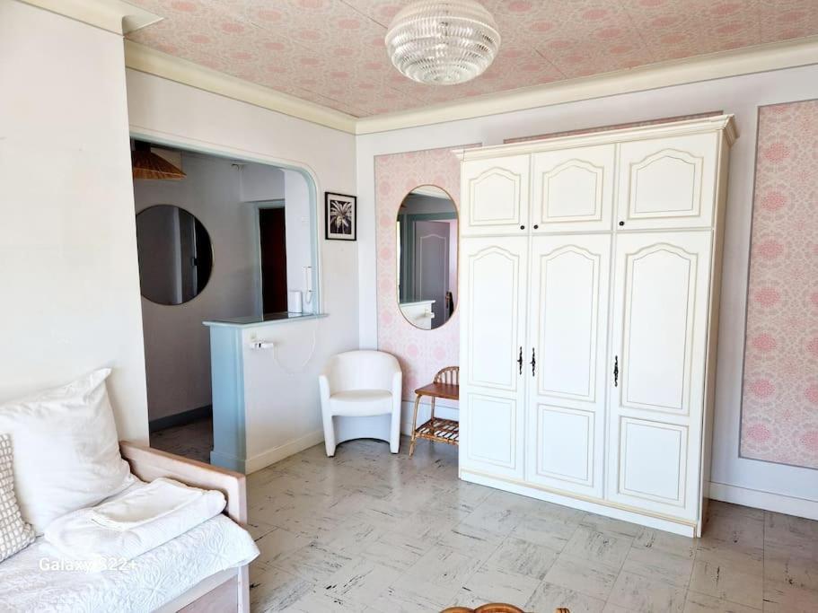 Cozy Studio, Sea View, Old Town, Near Beaches Антиб Екстериор снимка