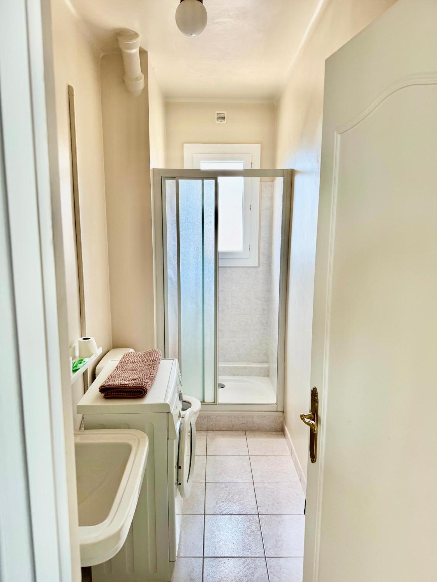 Cozy Studio, Sea View, Old Town, Near Beaches Антиб Екстериор снимка