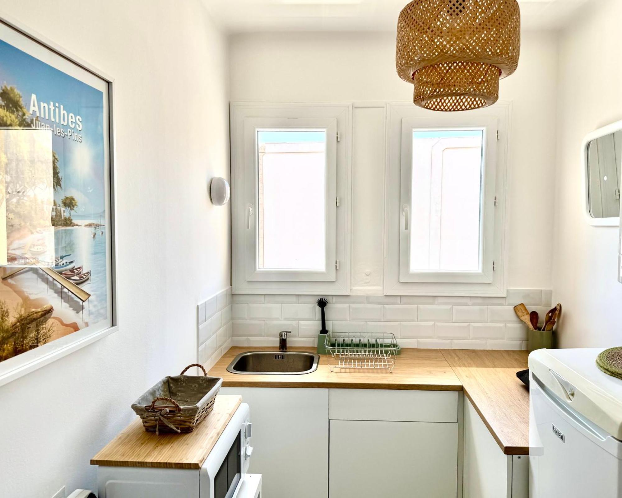 Cozy Studio, Sea View, Old Town, Near Beaches Антиб Екстериор снимка