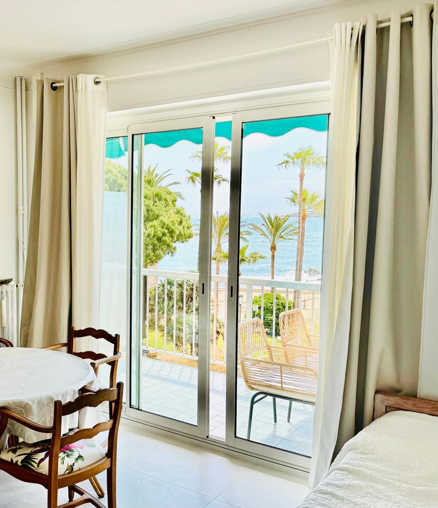 Cozy Studio, Sea View, Old Town, Near Beaches Антиб Екстериор снимка